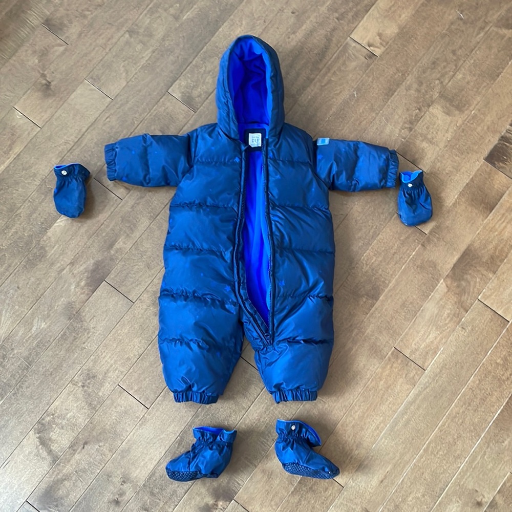 Baby Gap snow suit 6-12m